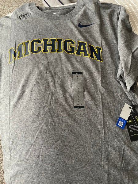 NWT Michigan Wolverines Nike Large Dri Fit T shirt - gray