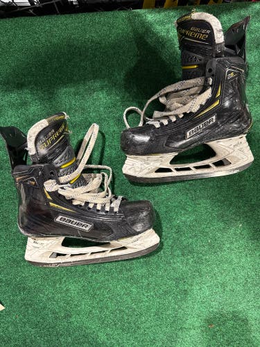 Intermediate Bauer Supreme 2S Pro Hockey Skates (Regular) Size 6 (Used)