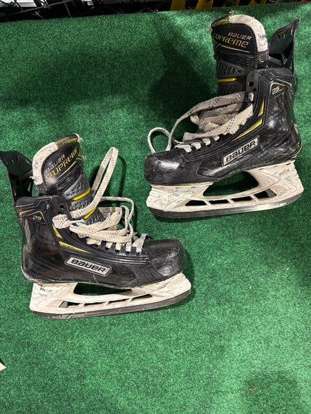 Intermediate Bauer Supreme 2S Pro Hockey Skates (Regular) Size 6 (Used)