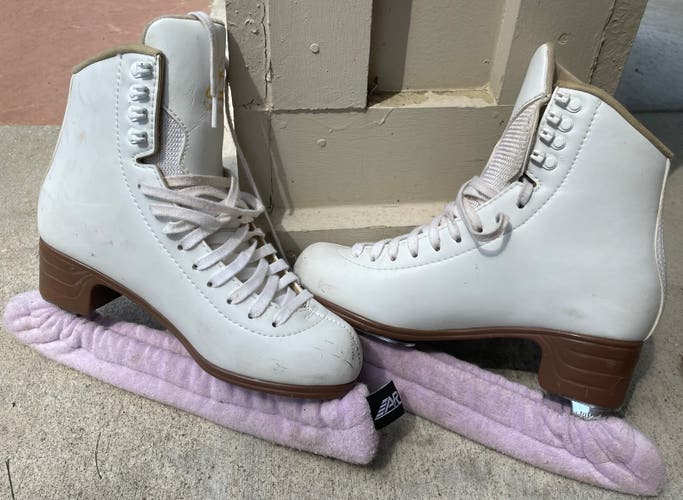 Jackson Ultima Artiste Figure Skates B Adult 8 (Used)