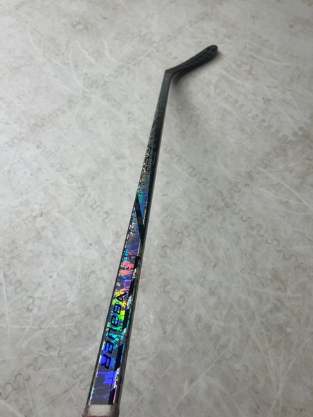 Intermediate Bauer Twitch Right Handed Hockey Stick P28 (New)