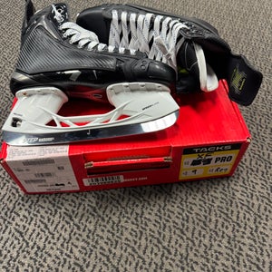 USED ONCE CCM XF PRO size 9 Regular width (with shot  blocker and Pro reload release) skates