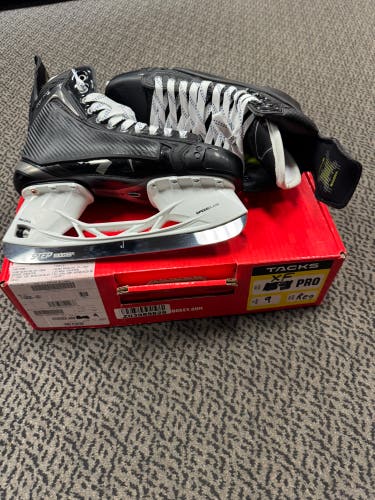 USED ONCE CCM XF PRO size 9 Regular width (with shot blocker and Pro reload release) skates