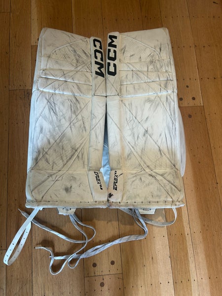 32" + 1 CCM Eflex 6.9 INT Goalie Leg Pads  (Used)