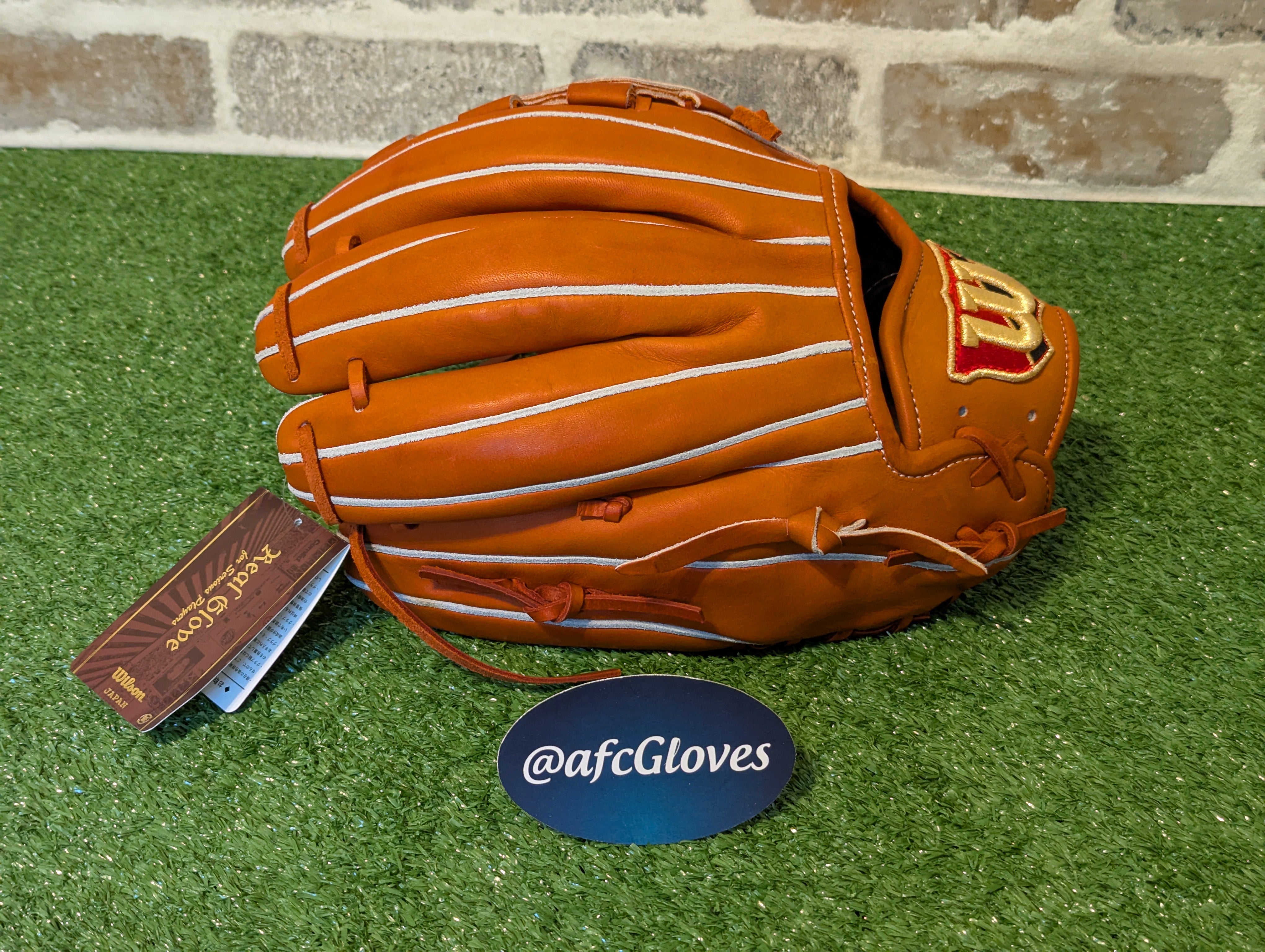 Wilson Staff B23 pitcher's glove, Pro Stock leather, RHT