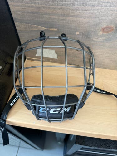 Small CCM FM680 Full Cage (like new)