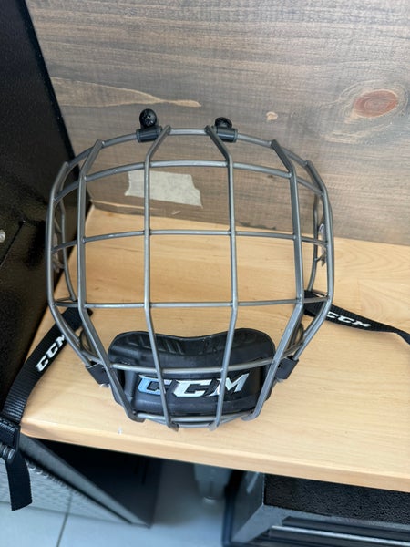 Small CCM FM680 Full Cage (like new)