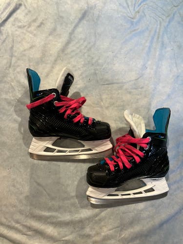 Youth Bauer X-LP Hockey Skates Regular Width 13 (Used)