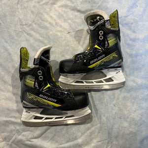 Youth Bauer Vapor X4 Hockey Skates Regular Width 12 (Used)