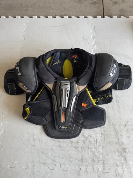 Large Junior CCM Tacks ASV Shoulder Pads (Used)