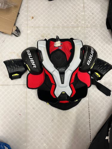Men's Medium Senior Bauer Vapor Hyperlite Shoulder Pads Pro Stock (Used)