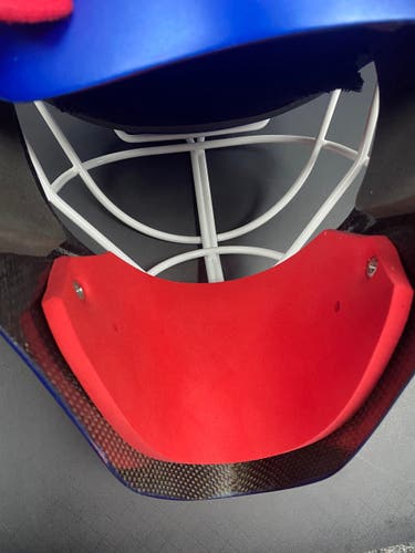 Maltese hockey goalie chin sling