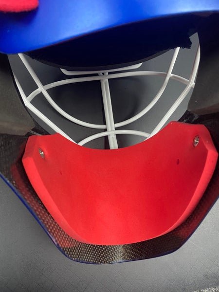 Maltese hockey goalie chin sling