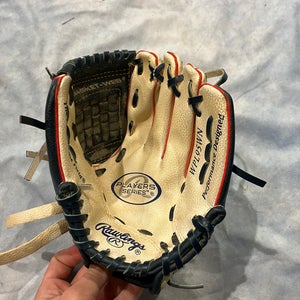 White Rawlings Player series RH Baseball Glove 9" (Used)