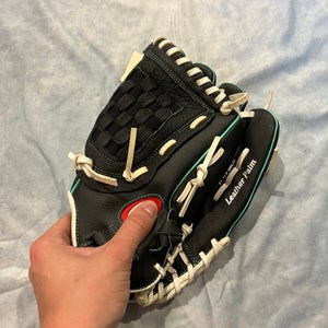 Black Rawlings WFP115 RH Pitcher's Softball Glove 11.5" (Used)