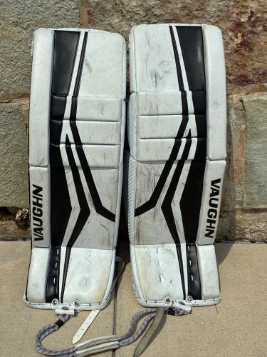 White 31" Intermediate Vaughn Velocity Goalie Leg Pads (Used)