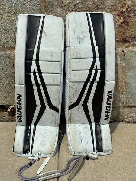White 31" Intermediate Vaughn Velocity Goalie Leg Pads (Used)
