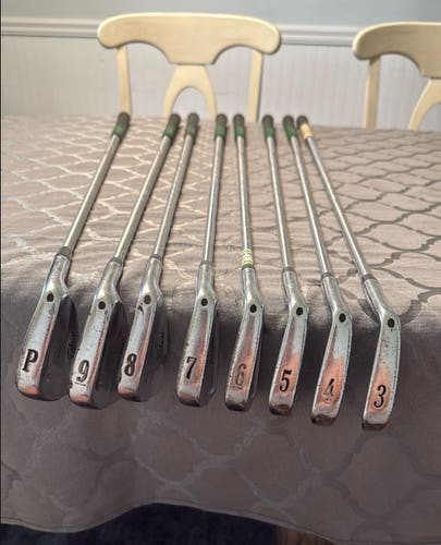 Titleist Right Handed Iron Set 8 Pieces (Used)