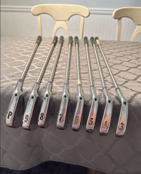 Titleist Right Handed Iron Set 8 Pieces (Used)