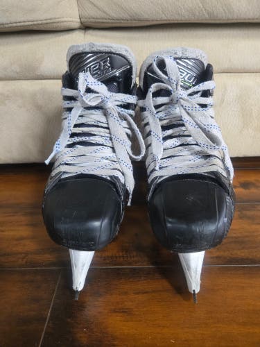 Bauer Elite Hockey Goalie Skates Regular Width 8.5 (Used)