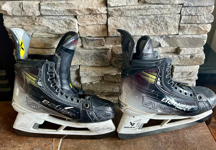 2024 Bauer Vapor Hyperlite 2 Hockey Skates Regular Width   9 (Used)