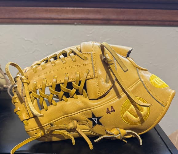 Wilson LH Pitcher's Baseball Glove 12" (New)