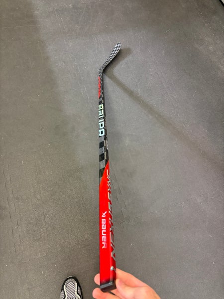 Senior Bauer Nexus Sync Right Handed Hockey Stick P28 Pro Stock (Used)