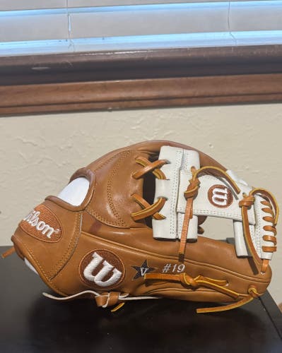 Wilson RH Infield Baseball Glove 11.75" (New)
