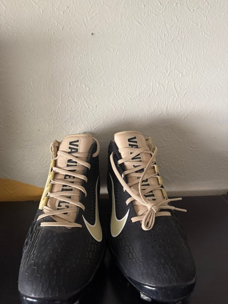 Men's Size M 11.5 (W 12.5) Nike (New)