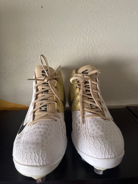 Men's Size M 12.0 (W 13.0) Nike (New)