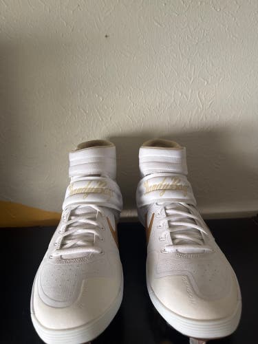 Men's Size M 11.0 (W 12.0) Nike (New)