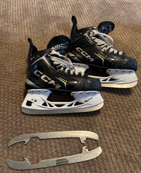 2024 CCM Tacks XF 90 Hockey Skates Regular Width Size 5 (Used)