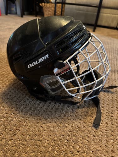 Medium Bauer Re-Akt 75 Helmet (Used)