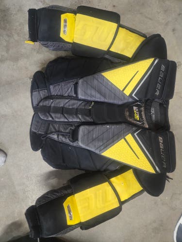 Medium Bauer Supreme UltraSonic Goalie Chest Protector (Used)