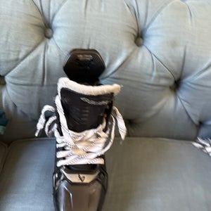 2024 Bauer Supreme Shadow Hockey Skates Regular Width Size 5 (Used)