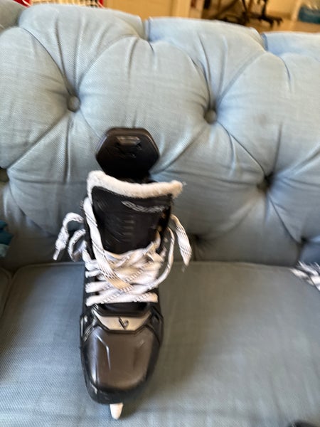 2024 Bauer Supreme Shadow Hockey Skates Regular Width Size 5 (Used)