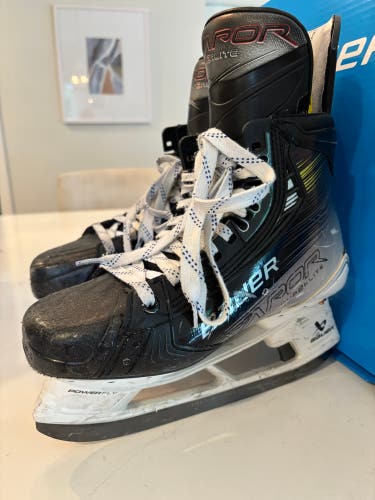 2023 Bauer Vapor Hyperlite 2 Hockey Skates Regular Width Size 6.5 (Used)