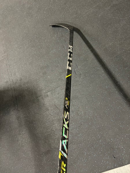 Intermediate CCM Super Tacks AS3 Pro Right Handed Hockey Stick P28 (Used)