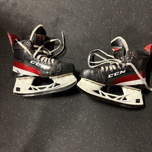 Used FT4 Skates with black steel and bauer footbeds.