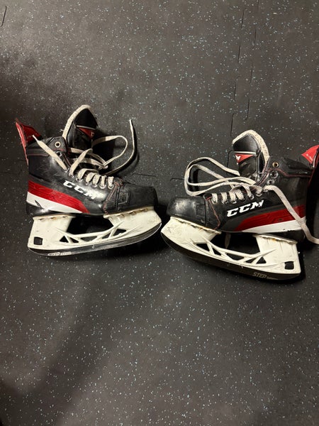 Used FT4 Skates with black steel and bauer footbeds.