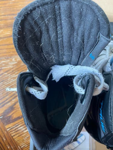 True TF7 Hockey Goalie Skates Regular Width 5 (Used)