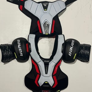 Intermediate Medium Bauer Vapor Hyperlite Shoulder Pads (Used)