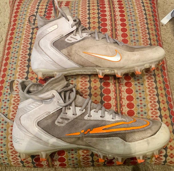 White Men's Size M 11.5 (W 12.5) Adult Nike Alpha Huarache 8 Varsity LAX Mid Top Molded Cleats (Used