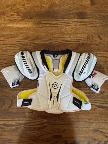 Men's Large/Extra Large Junior Warrior Dynasty HD Pro Shoulder Pads (Used)