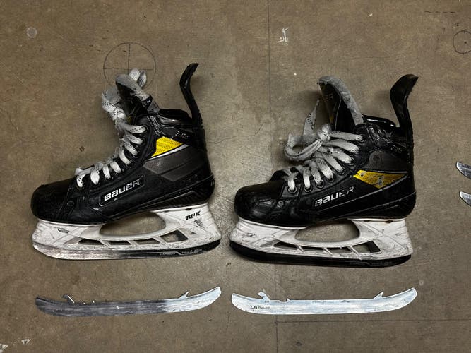Bauer Supreme 3S Pro Hockey Skates Fit 2 Size 4