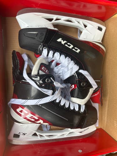 2023 CCM JetSpeed Shock Hockey Skates Wide Width 7 (New)