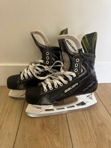2014 Bauer Hockey Skates Regular Width 8 (Used)