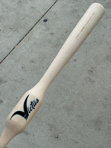 32" Victus Two Hand Trainer (Used)