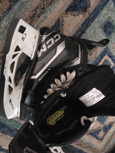 2024 CCM Tacks Vector Plus Hockey Skates Wide Width Size 5.5 (New)