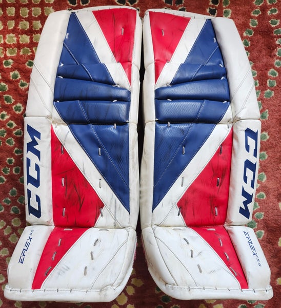 28" CCM Extreme Flex E5.5 Goalie Leg Pads Junior 28+1 Red & Blue (Used)